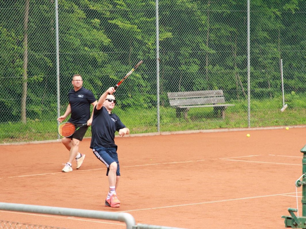 Mehr über den Artikel erfahren Interclub vom feinsten…2. Runde gegen TC Zürich